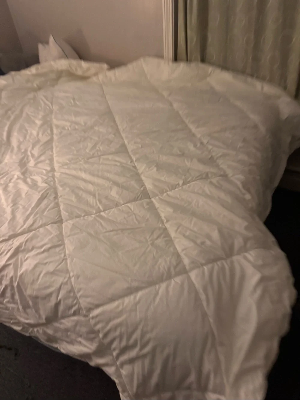 Queen  White Down Alternative Comforter - Soft cotton Bedding